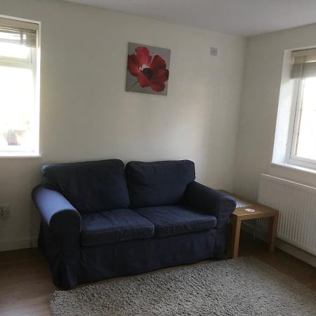 Large Private Room With En-Suite In The House For Professionals Staines-upon-Thames Esterno foto